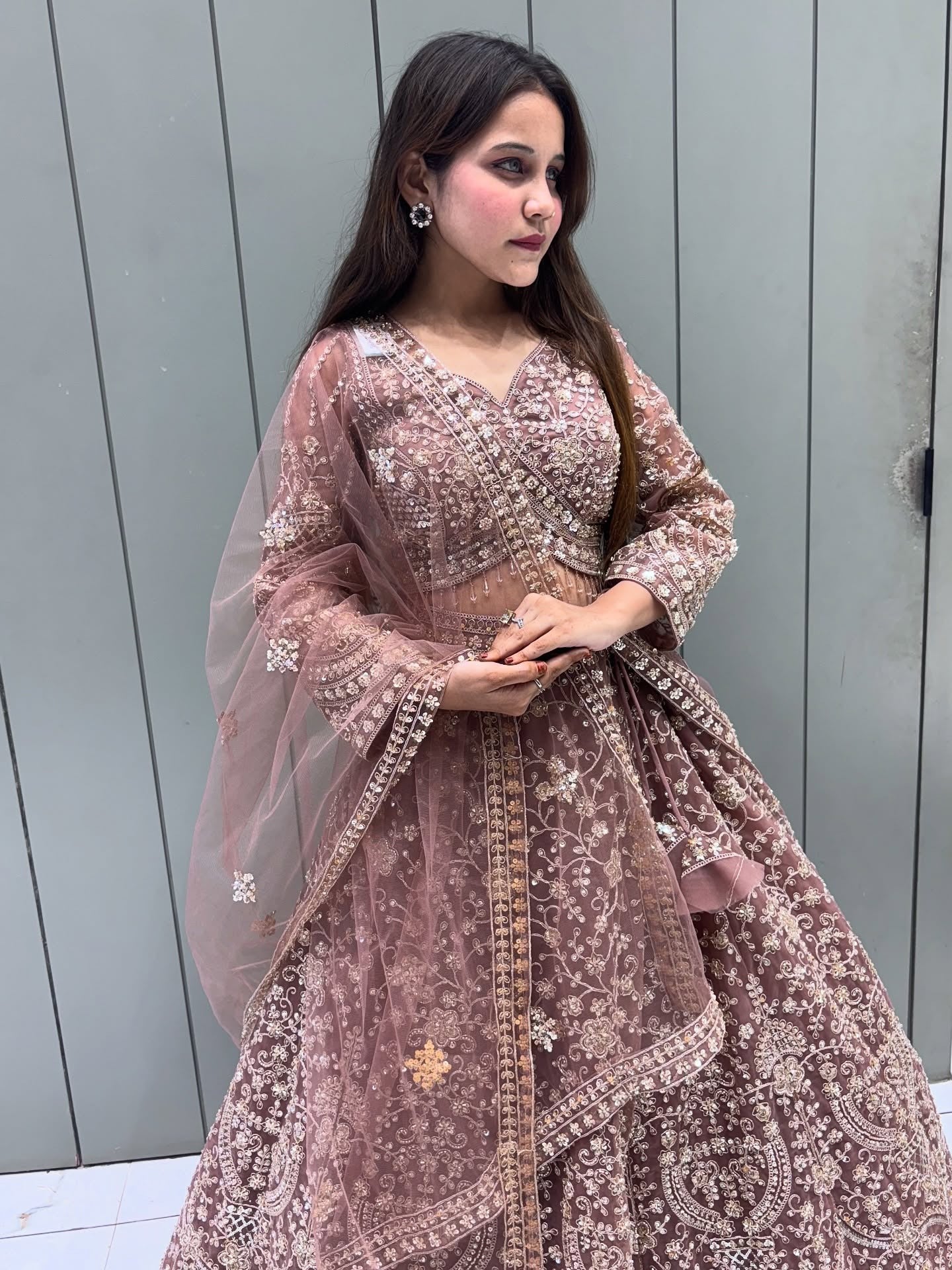 शानदार स्काई ब्लू क्रॉप टॉप लहंगा