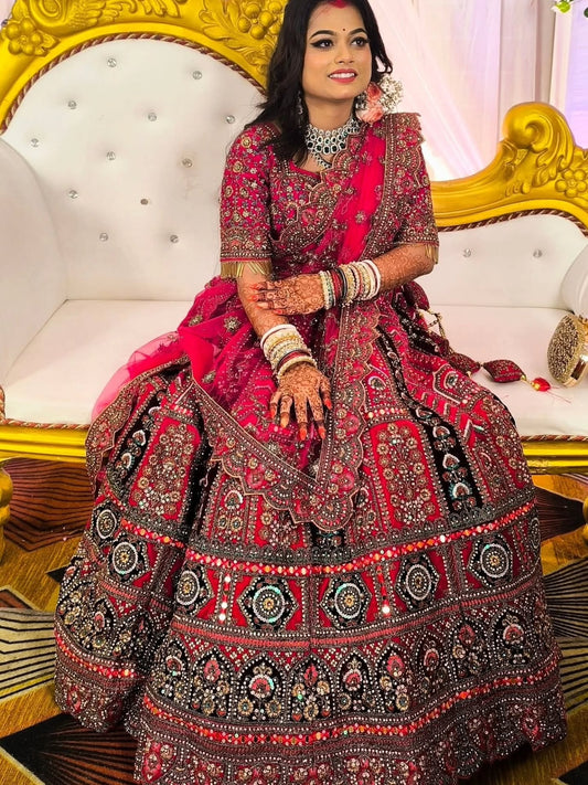 आकर्षक हॉट पिंक भारी ब्राइडल लहंगा (खुश ग्राहक)