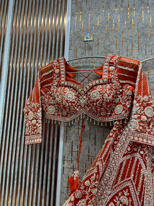 रस्ट ऑरेंज क्रॉप टॉप, रेडी-टू-वियर लहंगा