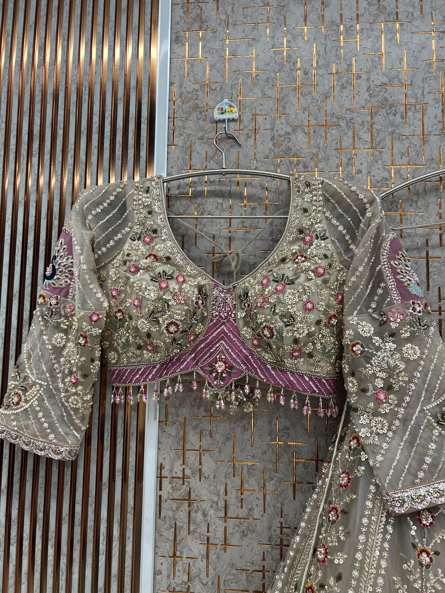 सफेद हरा पीडीपी क्रॉप टॉप लहंगा