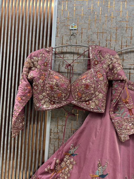 गुलाबी पीकॉक क्रॉप टॉप लहंगा