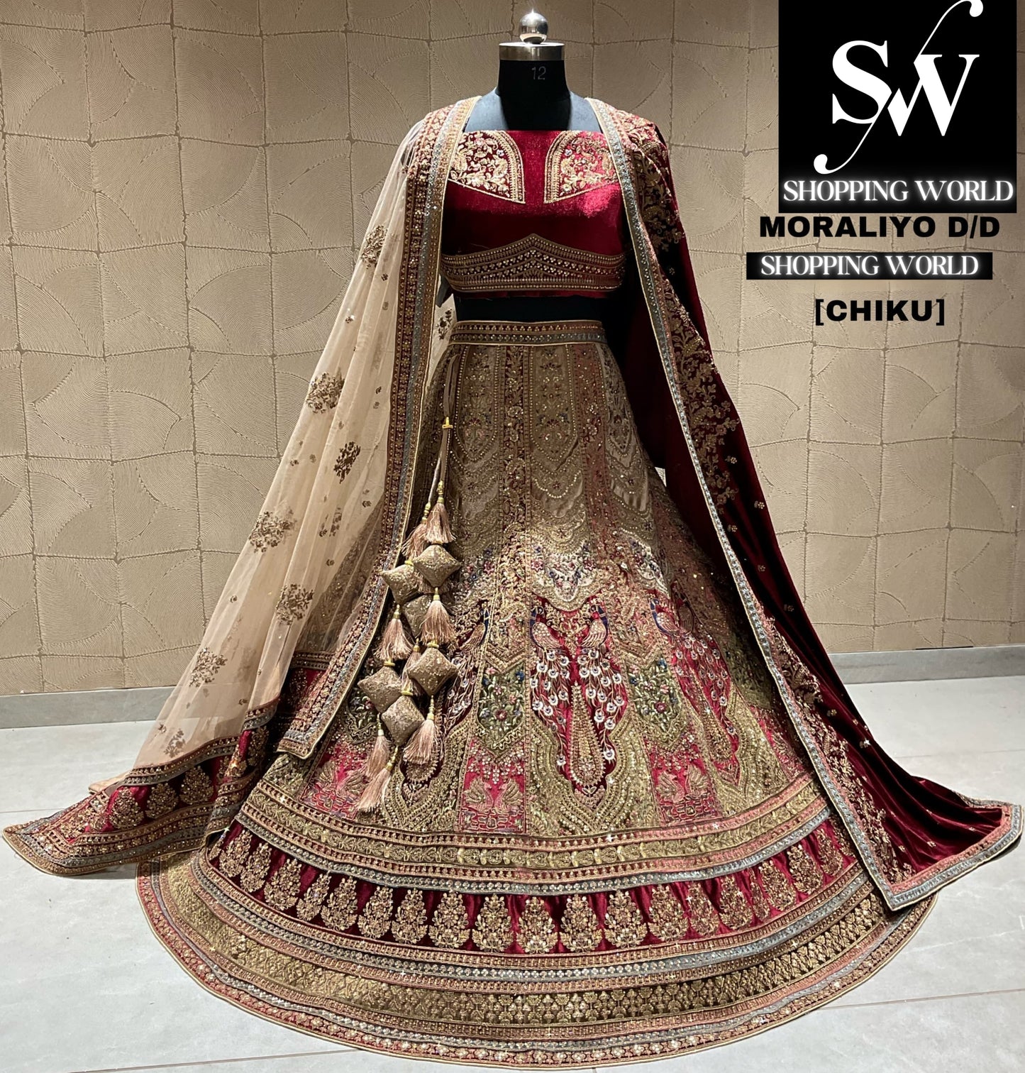 Lehenga nupcial encantadora de Chiku en dorado claro
