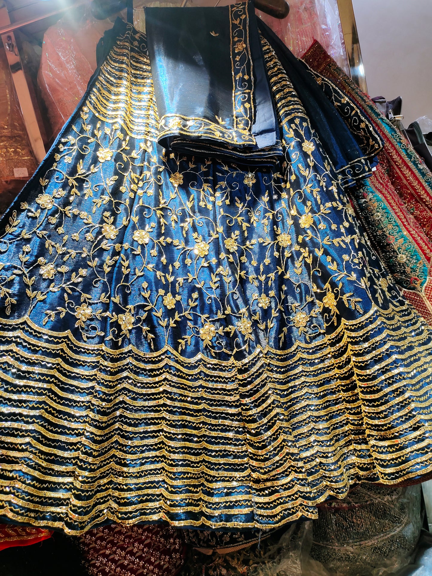 Bonita lehenga con secuencia azul