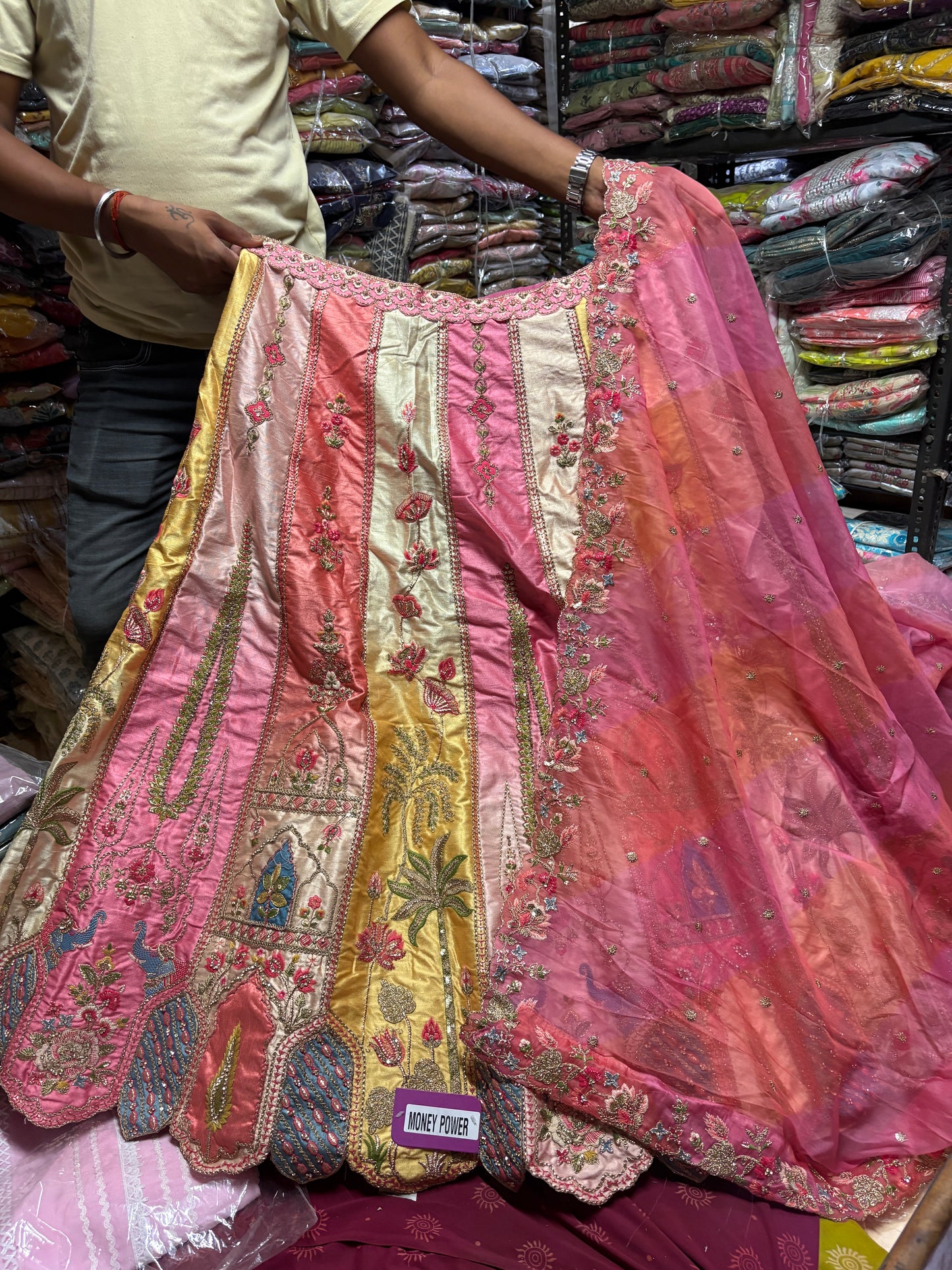 Algo diferente: Lehenga rosa multicolor