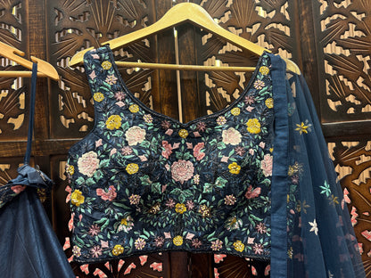 Lehenga azul con top corto estilo "Blog buster"