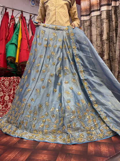Atractiva lehenga de novia azul cielo