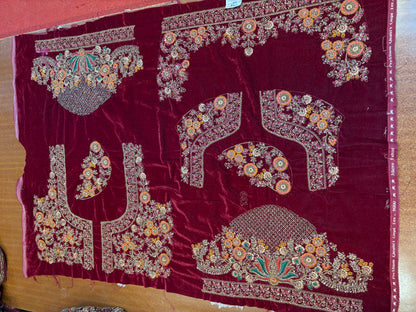 Impresionante lehenga nupcial color granate