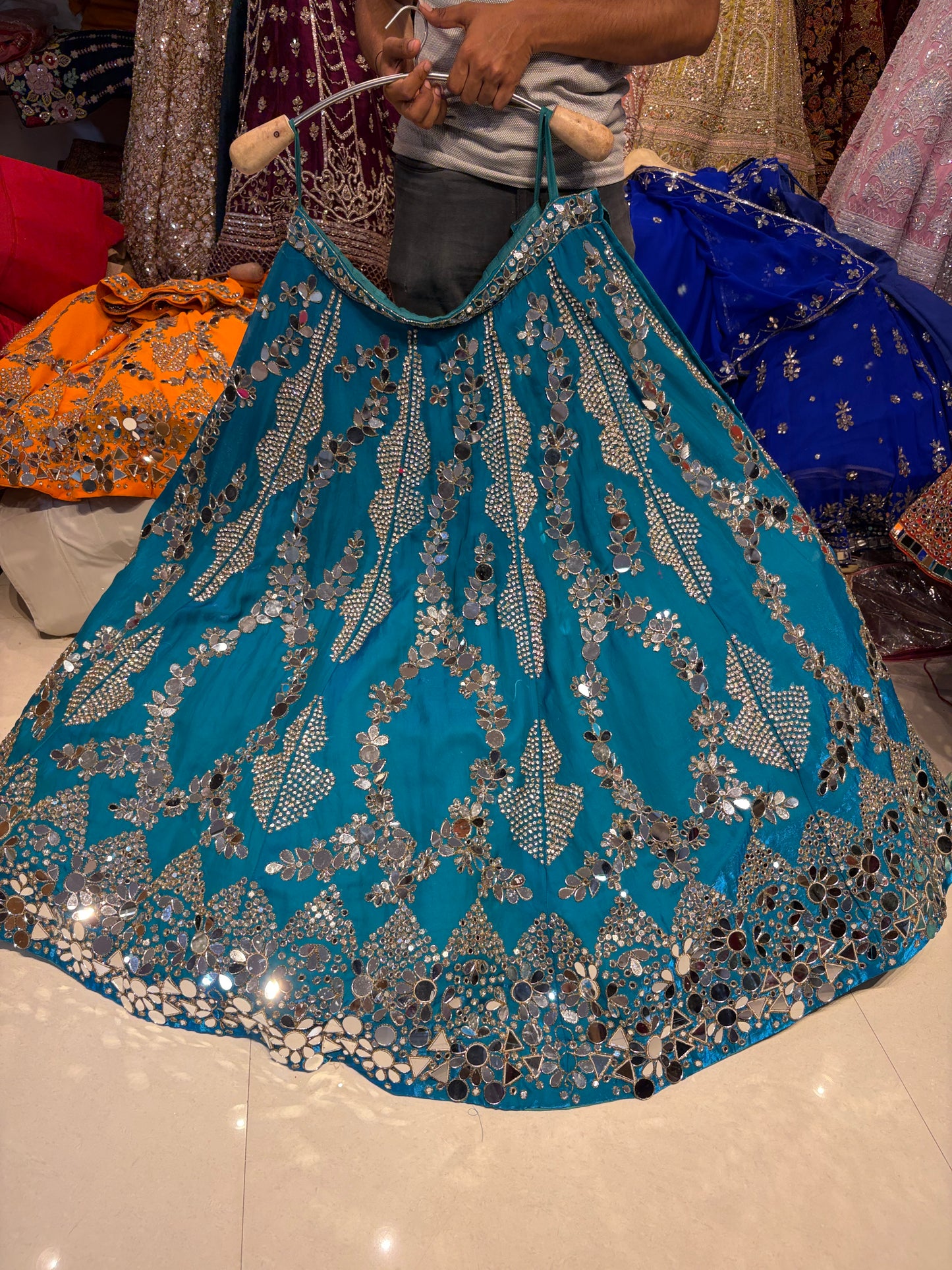 चमकदार मोर टील ब्लू मिरर वर्क लहंगा