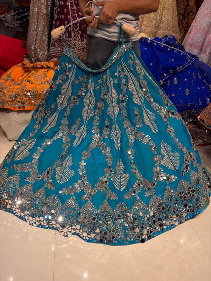 चमकदार मोर टील ब्लू मिरर वर्क लहंगा