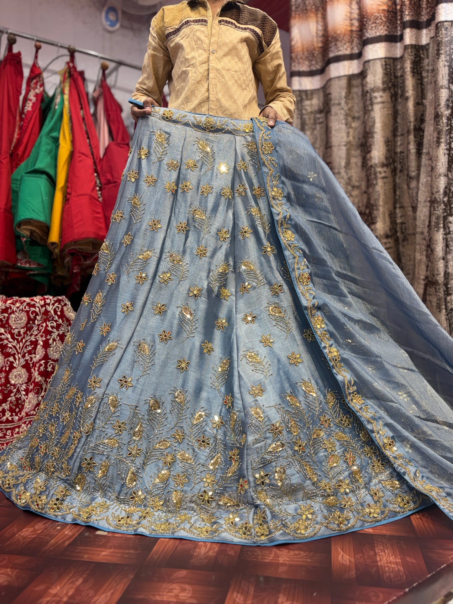 Atractiva lehenga de novia azul cielo
