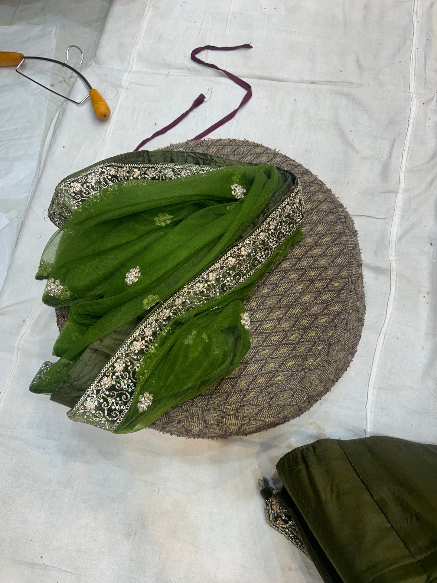 Preciosa y famosa lehenga jhumka verde pistacho