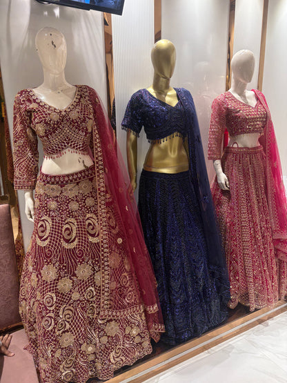 Impresionante Lehenga color azul cielo con top corto.