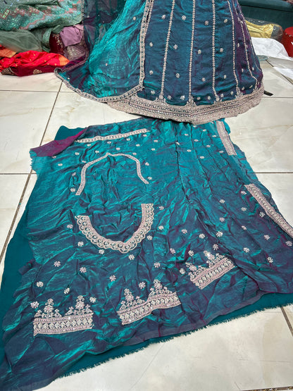 Lehenga azul lujosa