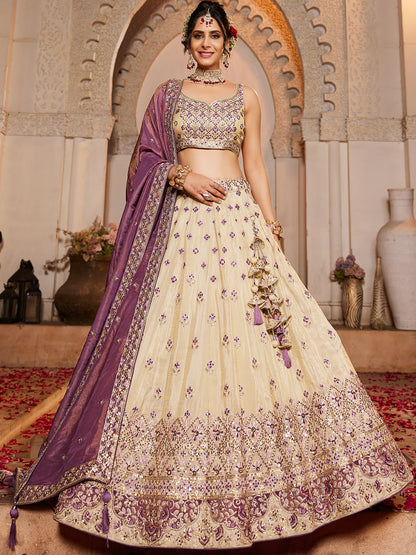 جميلة قبالة lehenga الأبيض