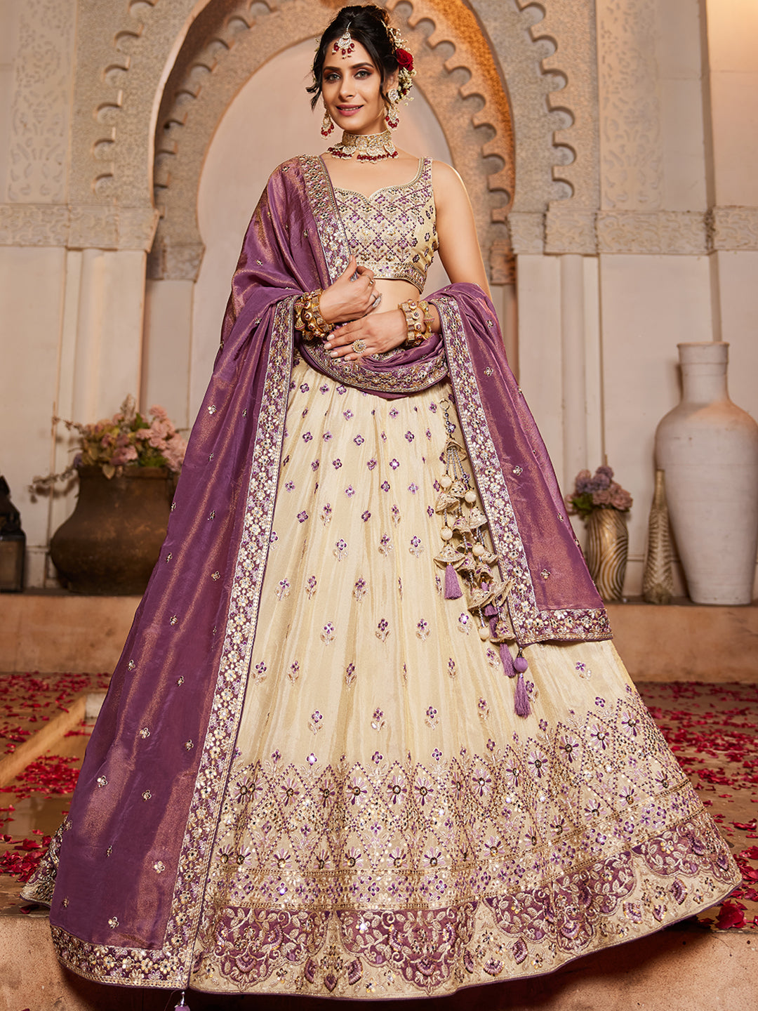 جميلة قبالة lehenga الأبيض
