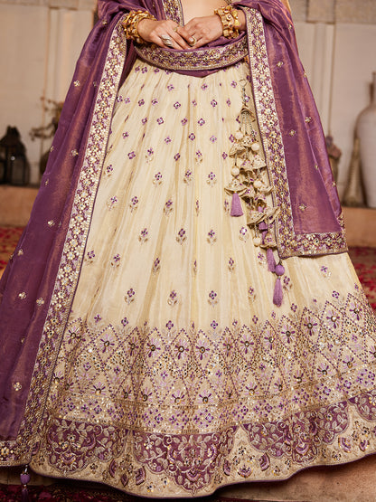 جميلة قبالة lehenga الأبيض
