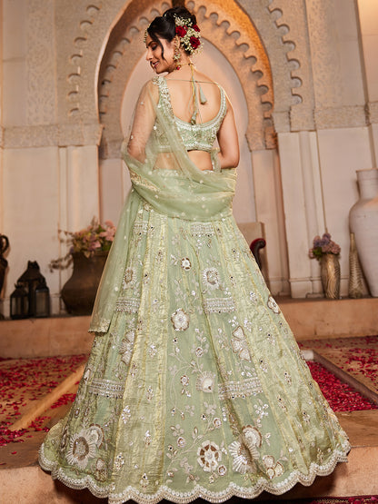 Lehenga verde llamativa