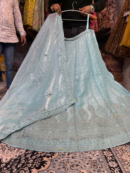 majestuosa lehenga azul