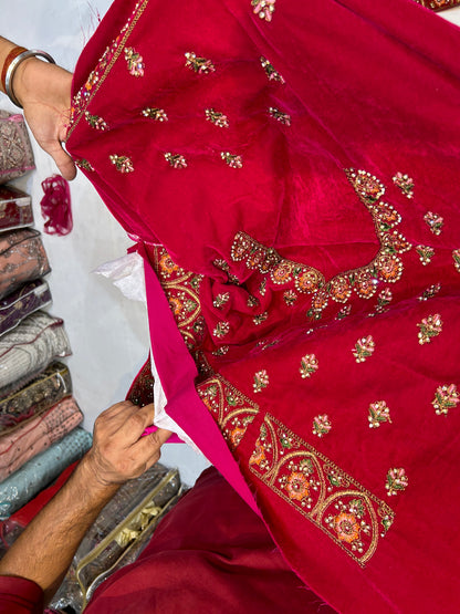 Lehenga nupcial de diseñador en color granate cereza