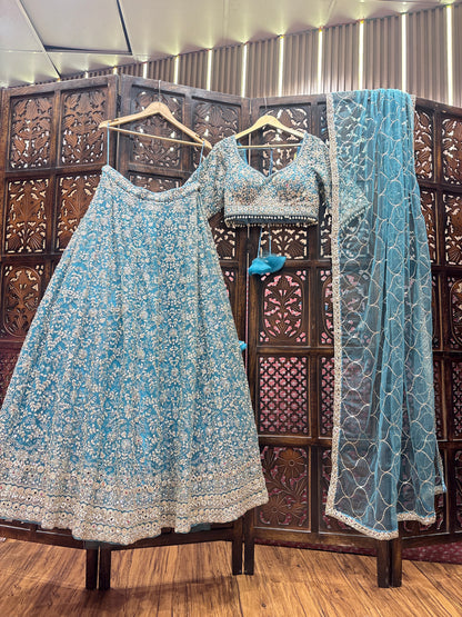 Elegante top corto azul cielo Lehenga