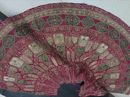 राजसी मैरून दुल्हन लहंगा