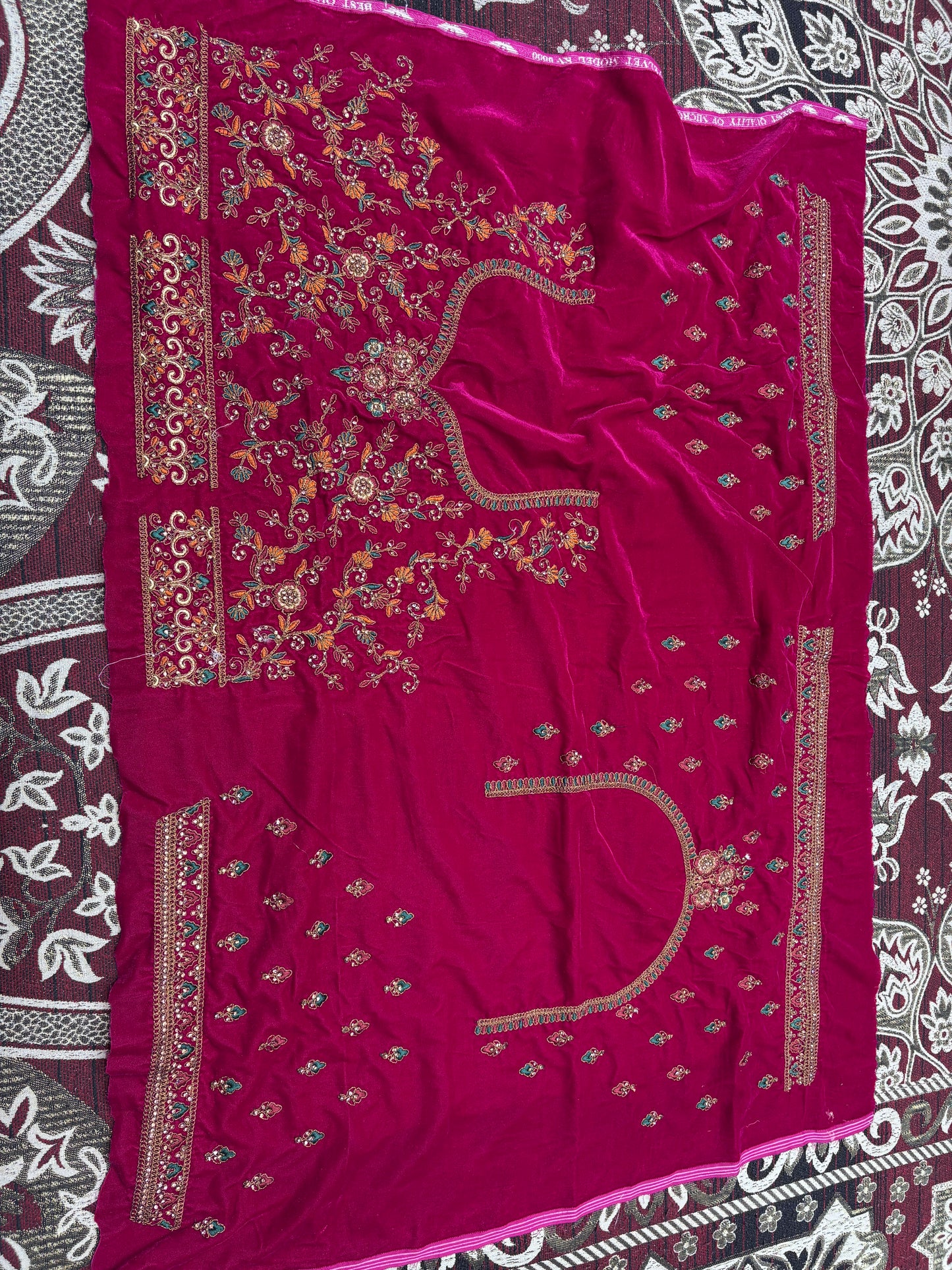 Preciosa lehenga nupcial de pavo real rosa Rani