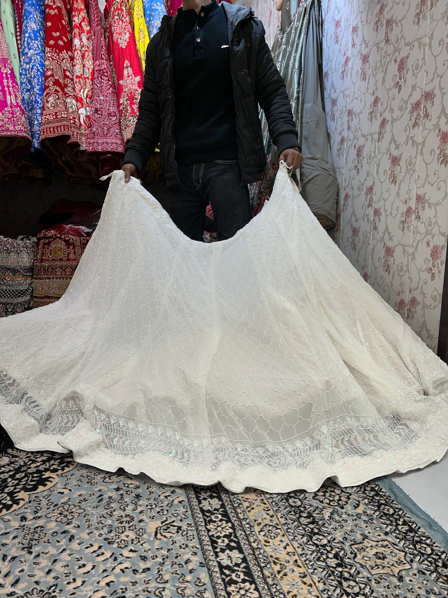 lehenga الأبيض الأنيق
