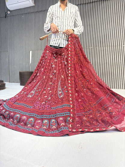 Hermosa lehenga nupcial color pavo real granate