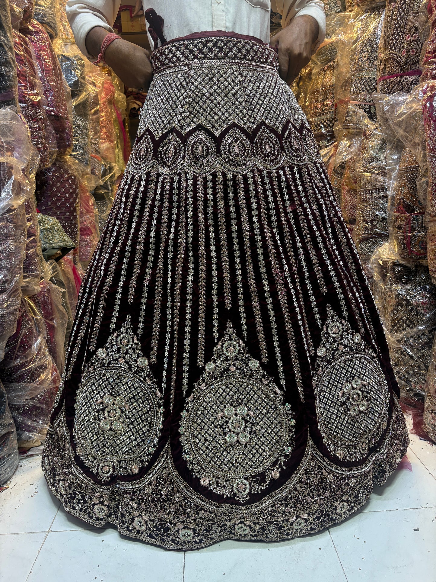 शानदार मैरून दुल्हन लहंगा