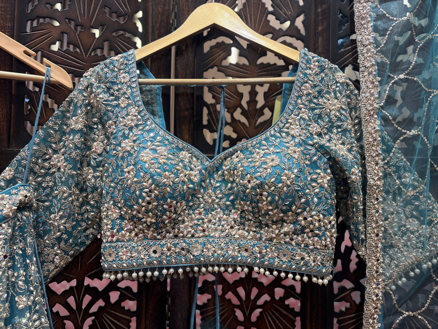 Elegante top corto azul cielo Lehenga