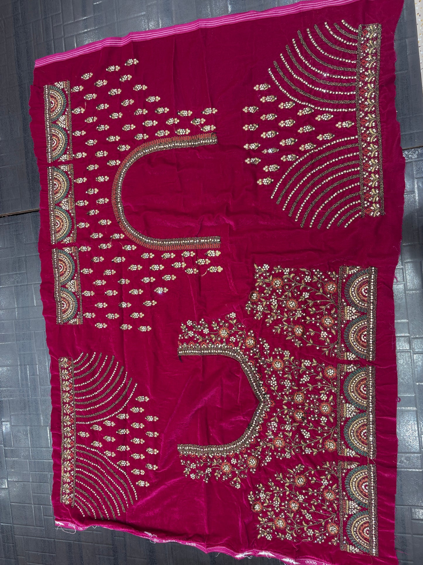 राजसी मैरून दुल्हन लहंगा