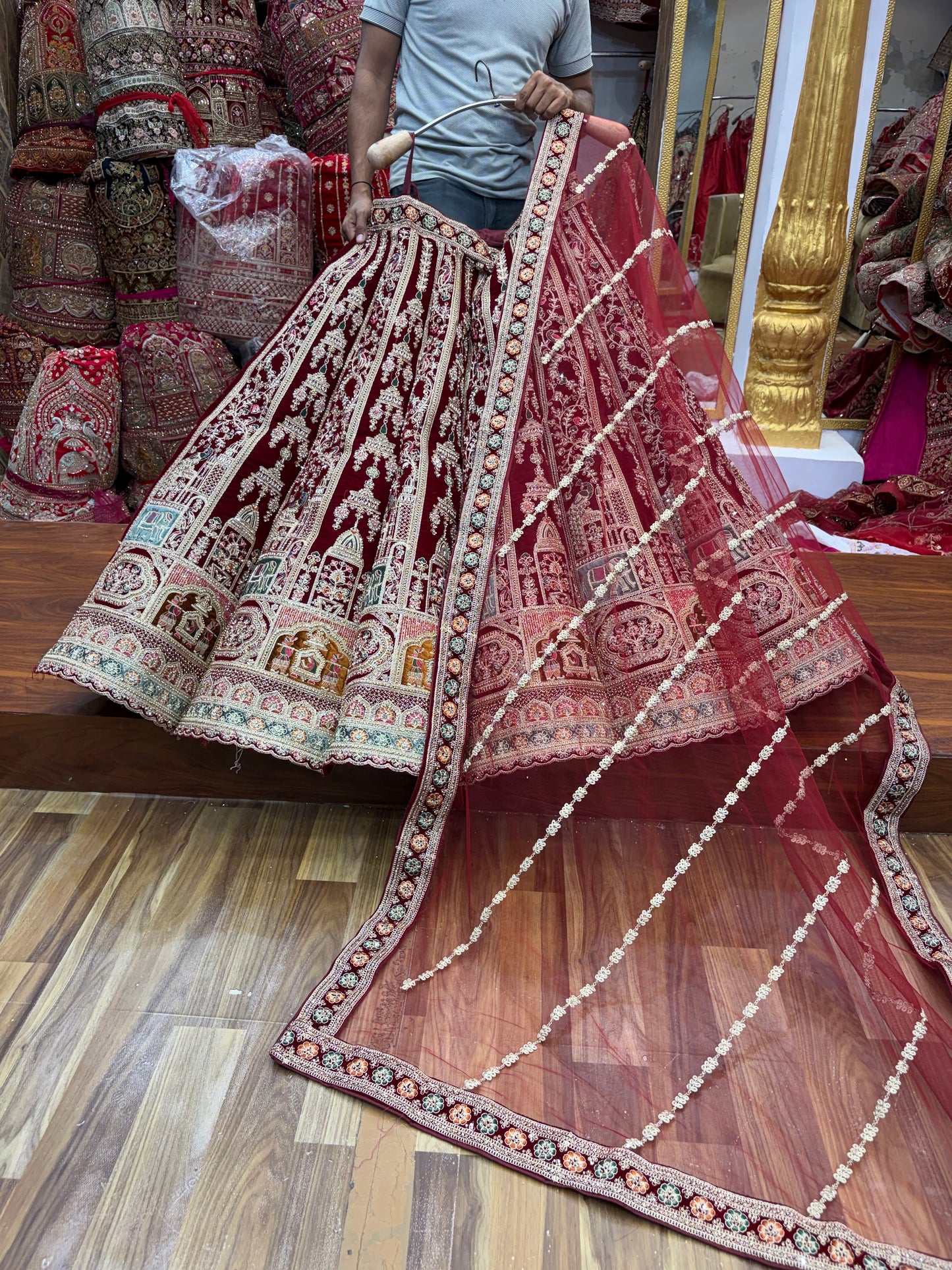मरून बॉल ब्राइडल लहंगा