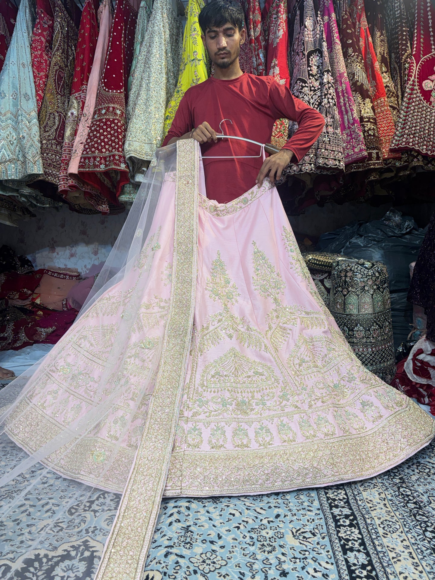 शानदार गुलाबी लहंगा