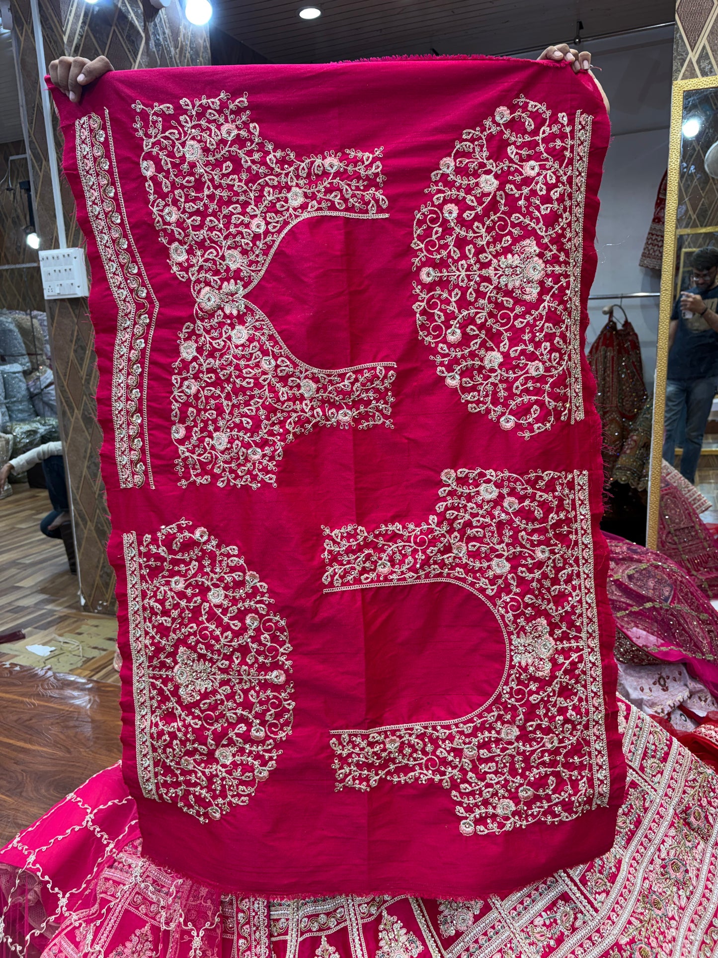 रानी गुलाबी ब्राइडल लहंगा