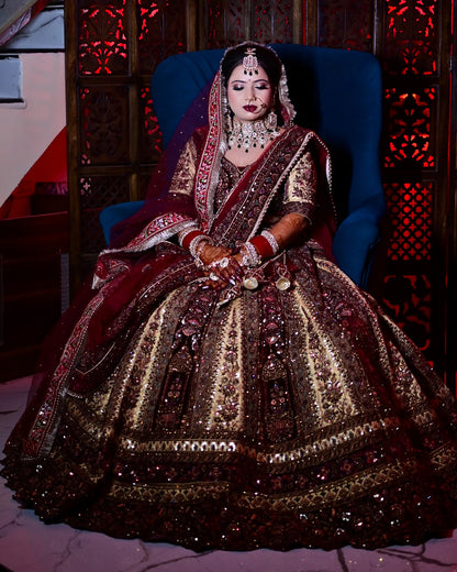 المارون المذهل Golden Bridal Lehenga (عميل سعيد)