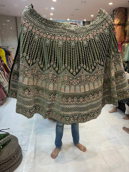 Preciosa y famosa lehenga jhumka verde pistacho