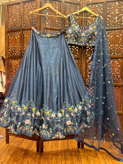 Lehenga azul con top corto estilo "Blog buster"