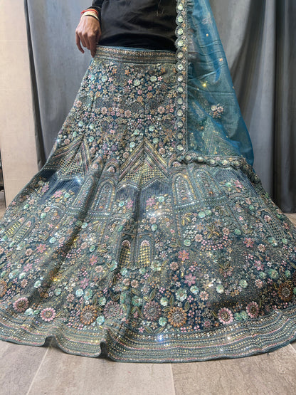 Lehenga azul cielo pesada y bonita