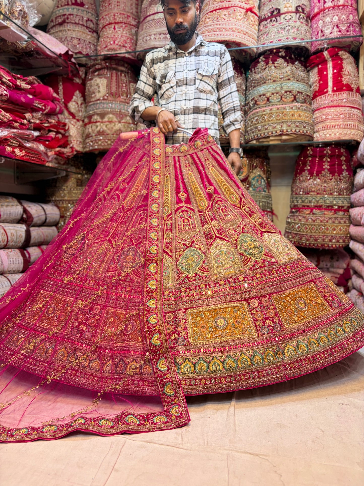 रानी गुलाबी ब्राइडल लहंगा