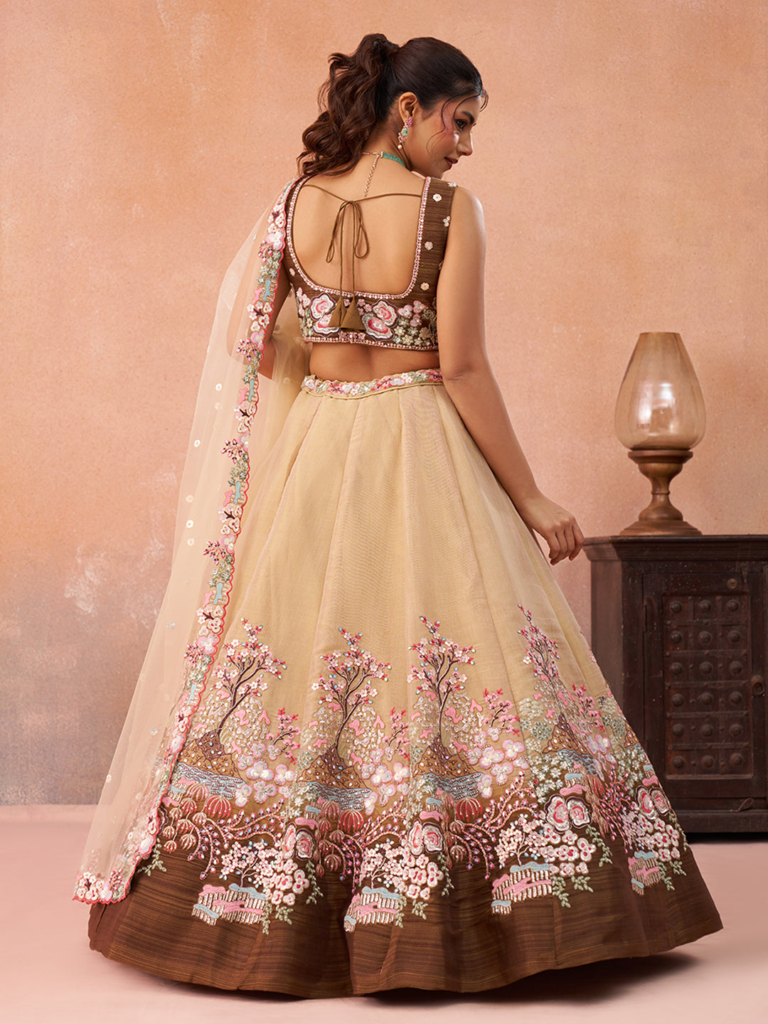 لينجا تشولي بني مطرز بالترتر على شبكة بنية متدرجة 6131
