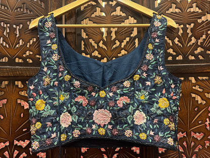 Lehenga azul con top corto estilo "Blog buster"