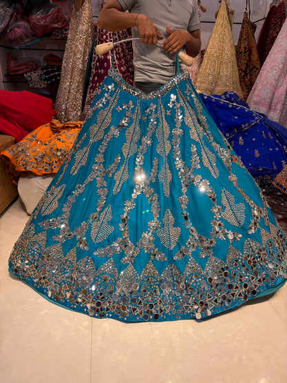 चमकदार मोर टील ब्लू मिरर वर्क लहंगा