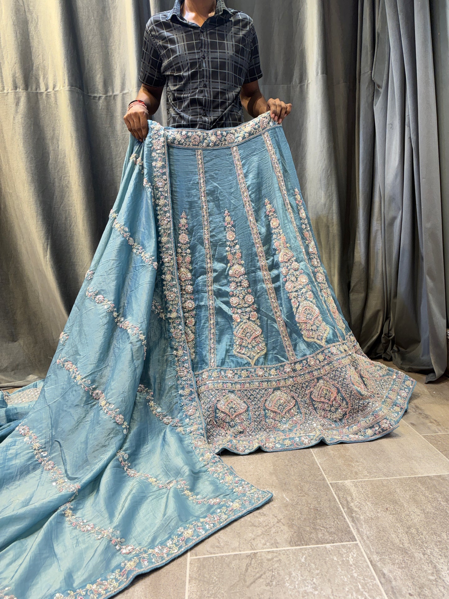 Impresionante lehenga azul cielo