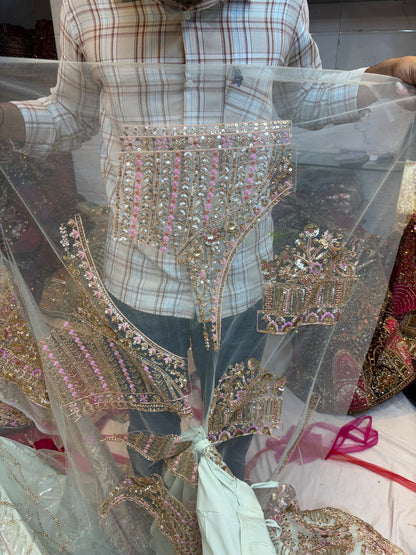 सुनहरा बेज डिज़ाइनर लहंगा