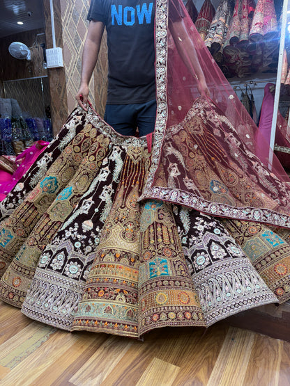 सुंदर बहुरंगी बहुरंगी मोर दुल्हन लहंगा