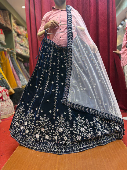 Agradable lehenga azul marino
