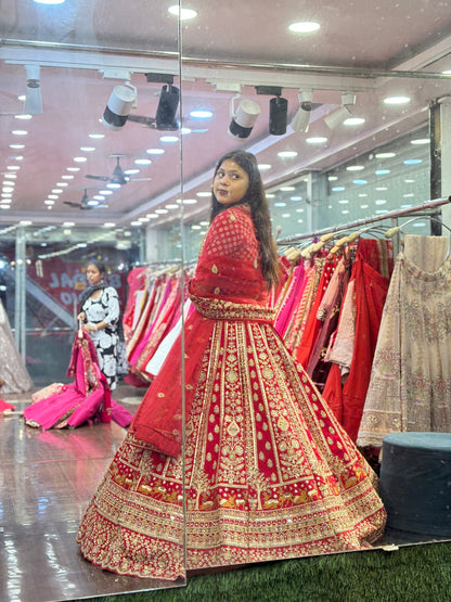 Lehenga nupcial roja de diseñador