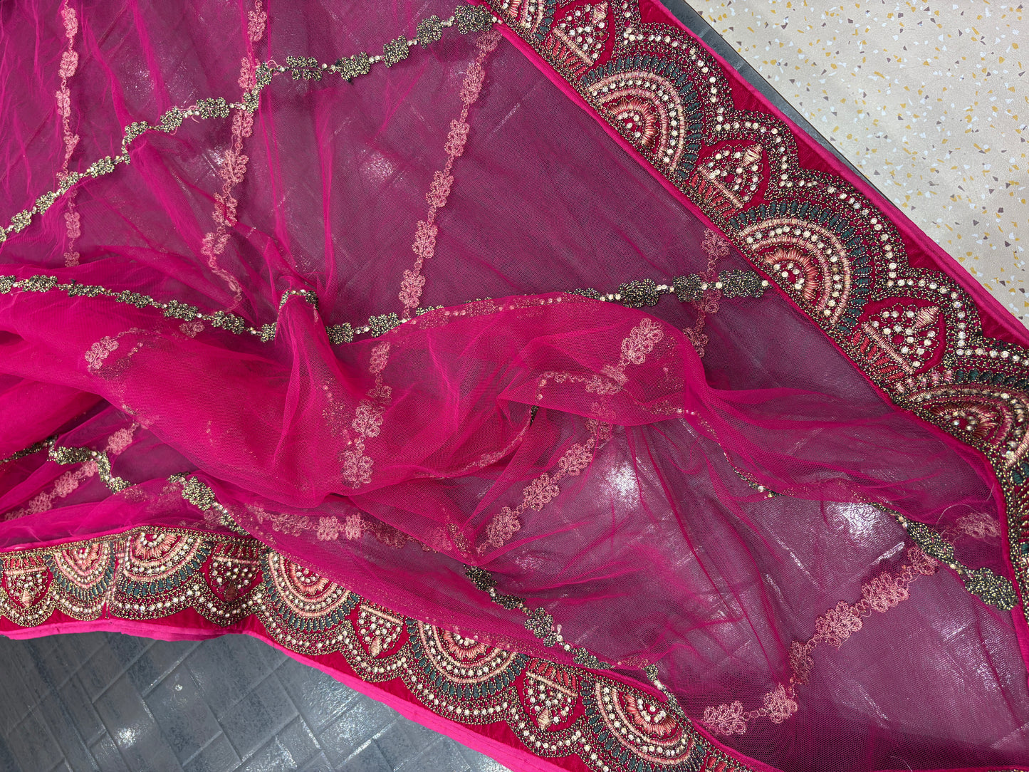 राजसी मैरून दुल्हन लहंगा