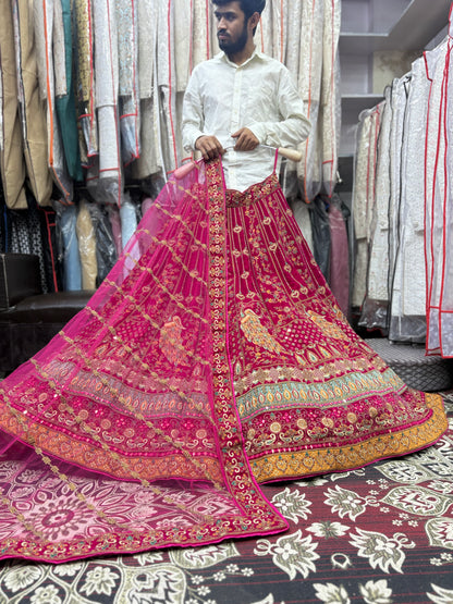 Preciosa lehenga nupcial de pavo real rosa Rani