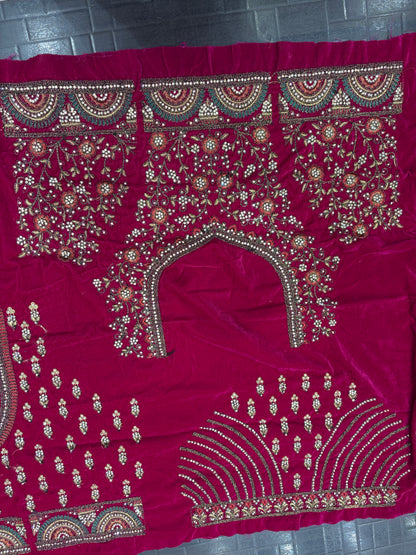 राजसी मैरून दुल्हन लहंगा